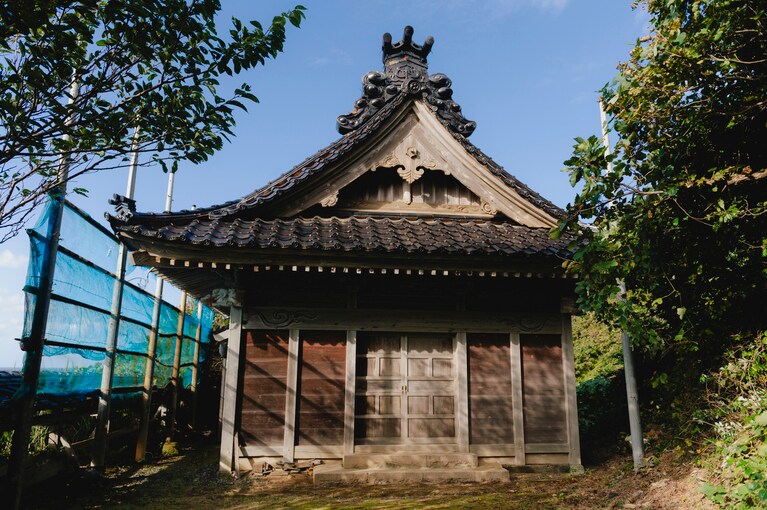 マップにも載っている神社には象の彫像が。