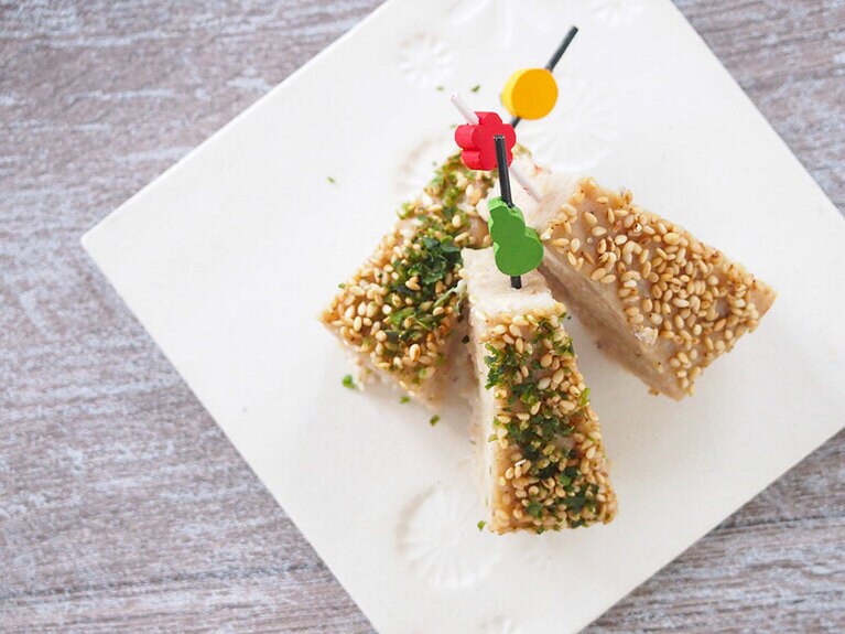 (8) お好みで飾り串を刺し、器に盛り付けて完成です。