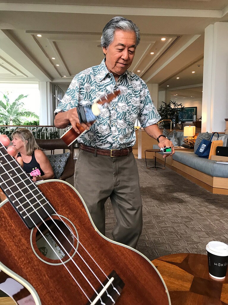 参加者全員にウクレレを貸してくれる。