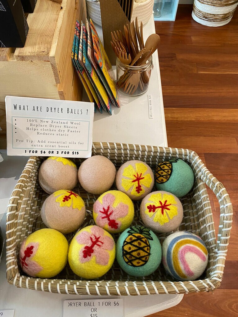 ハワイモチーフがかわいいウール100%のドライヤーボール1個$6。