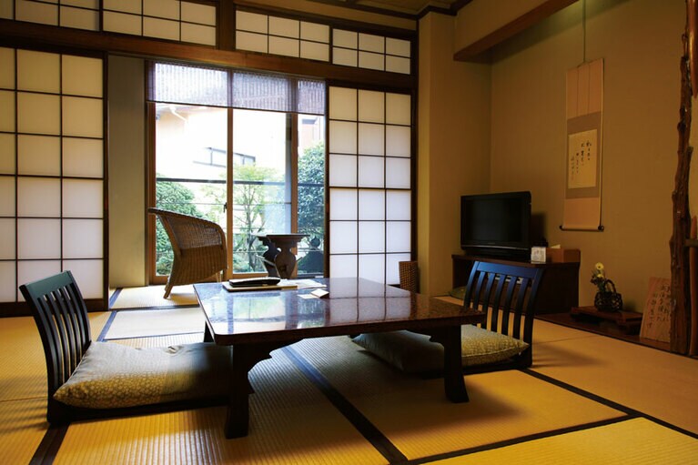 【九兵衛旅館】