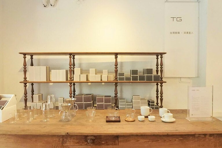 入り口左手では毎月異なるコンセプトでイベントを開催。