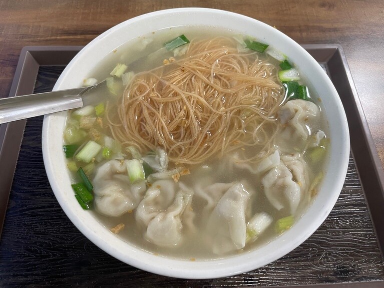 このボリュームで驚きの60元。住宅街のローカル店ならではのうれしい価格です。