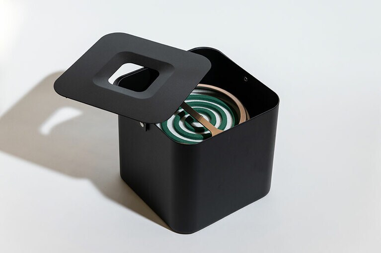 tower そのまま入れられる蚊取り線香収納ポット タワー 角型 3,520円／山崎実業