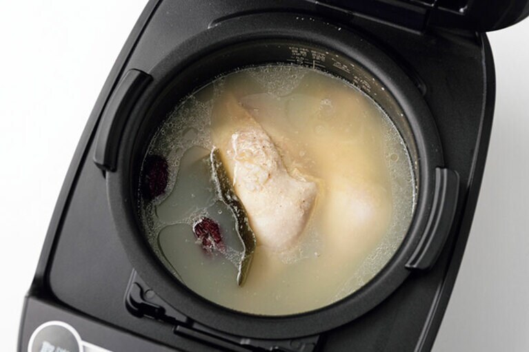 「献立もラクラク 炊飯器におまかせおかず」より。