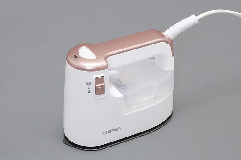 忙しい朝に大活躍のスチームアイロン アイリスオーヤマ「IRS-01-WPG」。