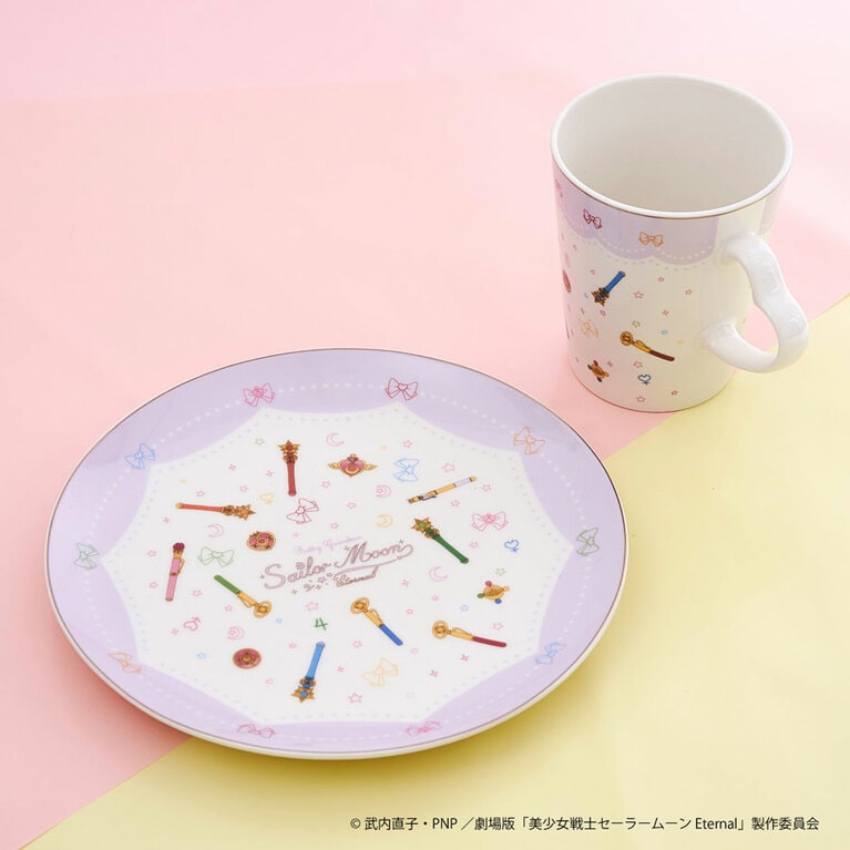 マグカップ 全2種 各500円、お皿 全2種 各500円。