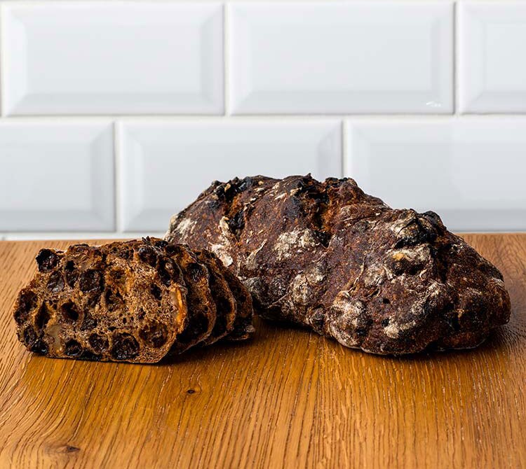 「磨きくるみとレーズンのカンパーニュ」1,000円。