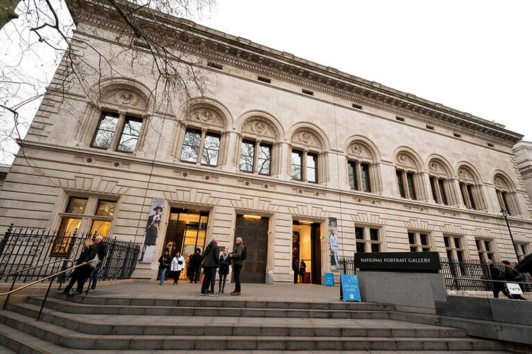トラファルガー広場すぐそばのナショナル・ポートレート・ギャラリーは8世紀から現代まで約22万点の肖像作品を一堂に集めた美術館。創作のパワーを実感する場所。