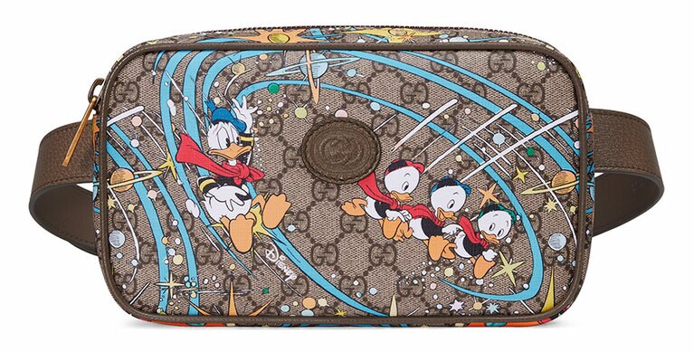 DISNEY×GUCCI ベルトバッグ ［W24cm×H14cm×D5.5cm］132,000円(税込)。©Disney