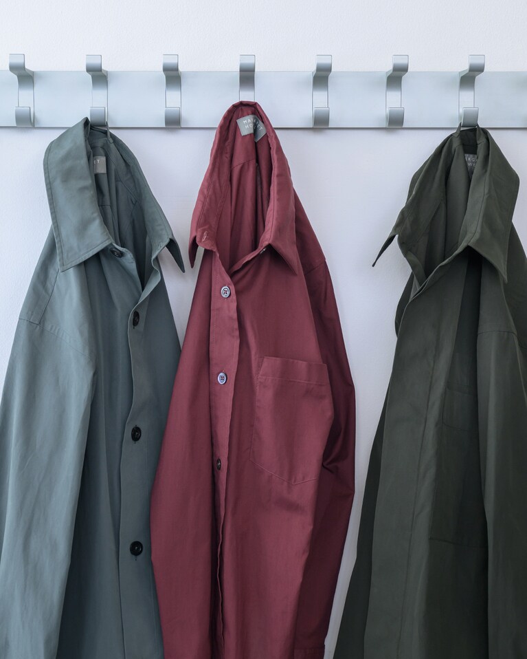 本国限定のシャツを国内で手に取れるのは、今だけ。