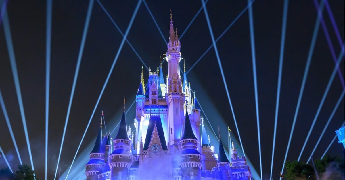 ディズニーの夜を彩る】シンデレラ城「Reach for the Stars