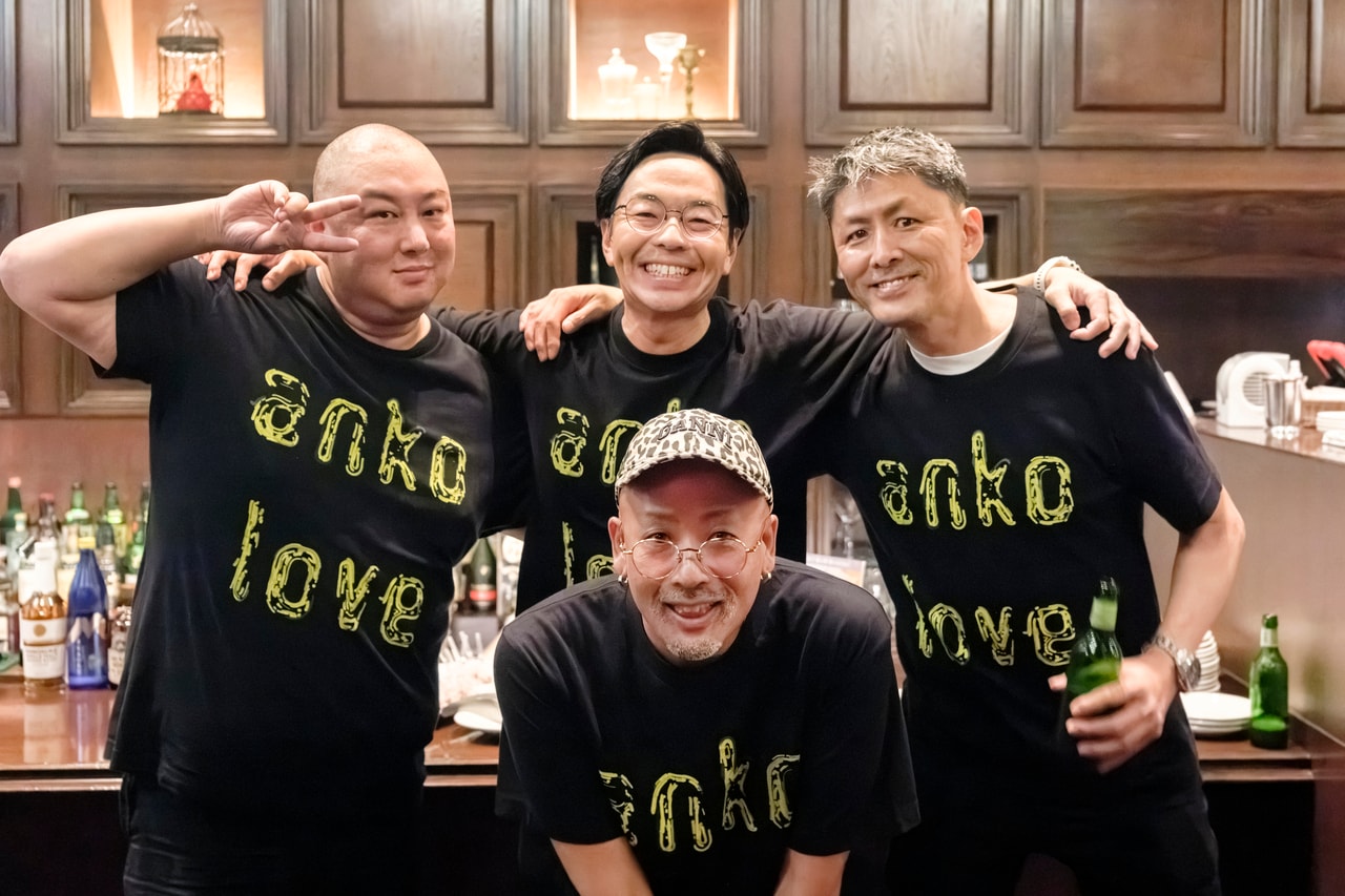 アンコマンたち。左から山口さん、木村さん、稲葉さん。手前は松﨑さん。長く菓子の世界に身を置きながら、音楽という共通言語でつながった仲間だ。