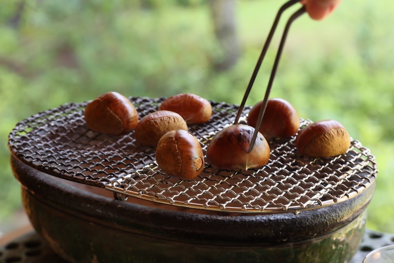今年2025年は「焼き栗」が初登場。香ばしく焼き上げた栗に、特製アイスクリームを添え、マリアージュを楽しんで。