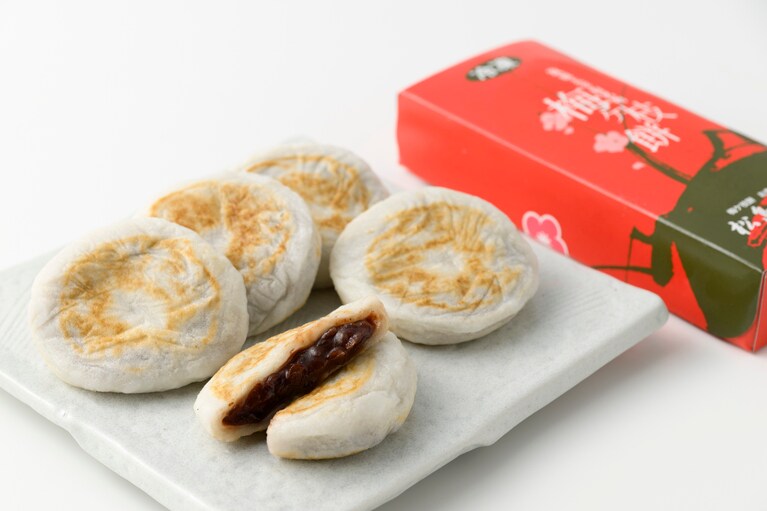 梅ヶ枝餅 各150円。※冷凍750円（5個入り）。