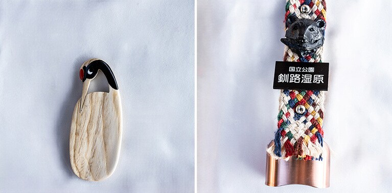 売店で見つけた「茶さじ」「熊鈴」。