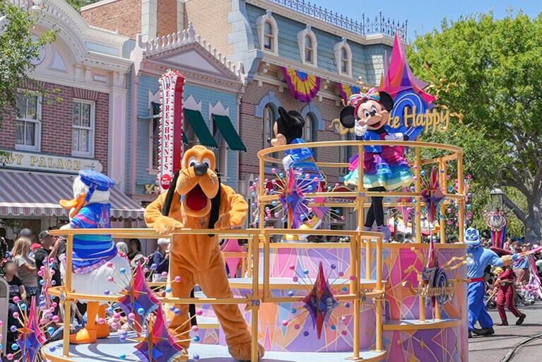 「セレブレート・ハッピー・カバルケード」の様子