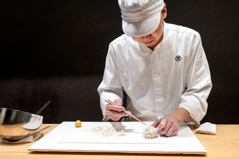 「雪餅」飲み物付き1,969円。2月14日（土）まで。