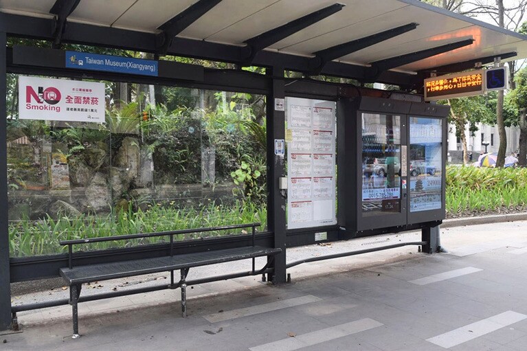 國立台湾博物館の真横にバス停が。