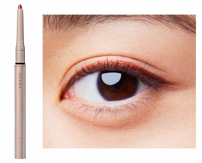 秋冬に一番人気のカラーは、お洒落でエッジィな深みレッド。オペラ アイカラーペンシル 01 ブラウンレッド。