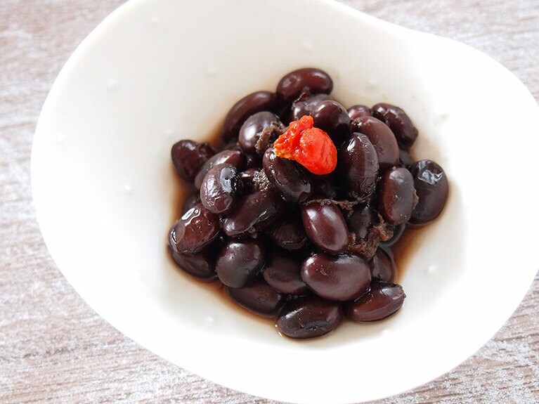 なつめと黒豆の煮豆。