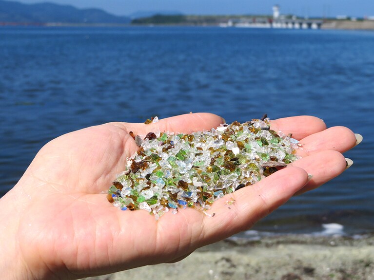 【長崎県】ガラスの砂浜。