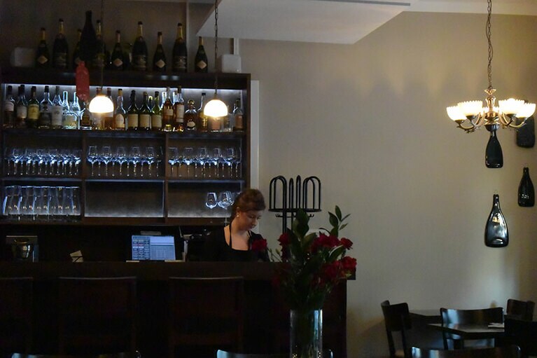 地元で人気のレストラン「ラヴィントラ・アイト」。