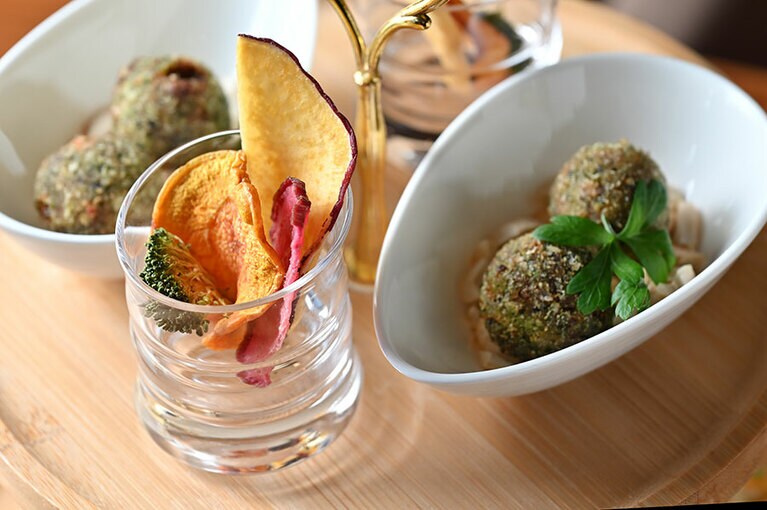 野菜の味を楽しむ上段。内容は変更することがあります。