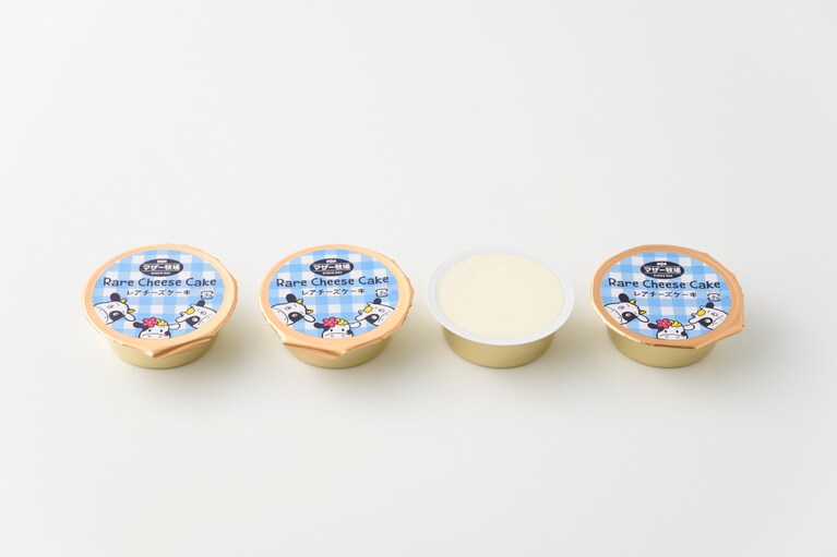 レアチーズケーキ 972円（4個入り）。