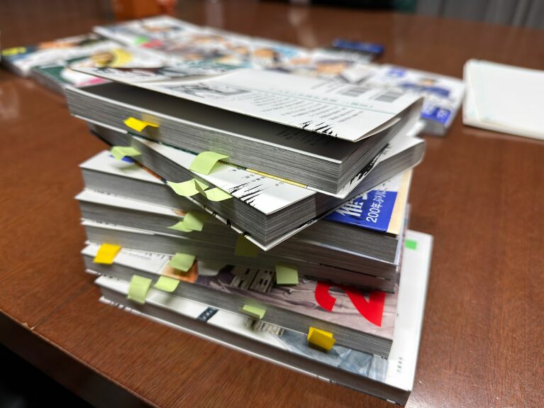 付箋が貼られたコミック版『竜馬がゆく』