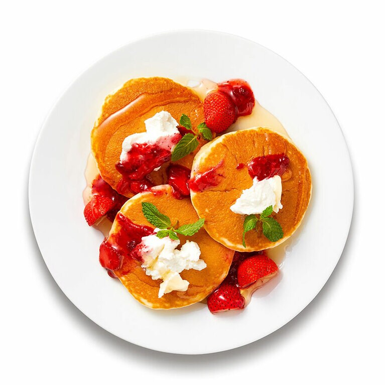 ストロベリーチーズパンケーキ 699円(IKEA Familyメンバー価格499円)。2020年1月16日(木)～1月31日(金)の期間限定で14:00～17:00の販売。