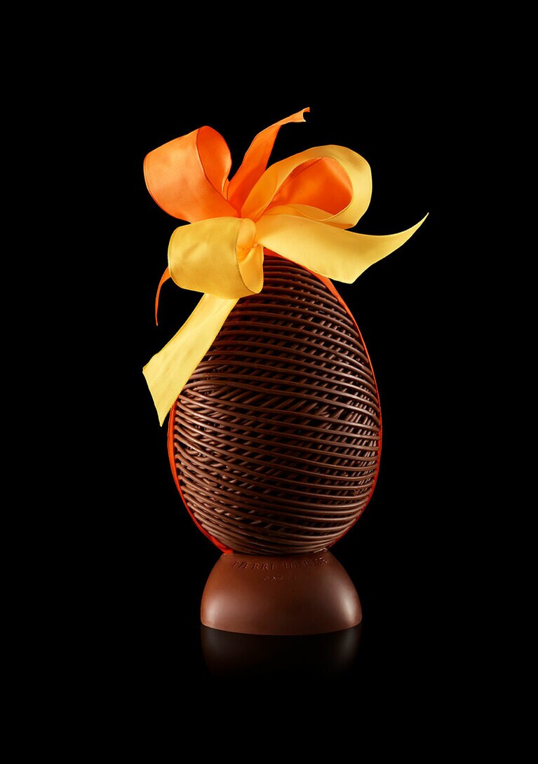 「ウフ ダンテル」ノワール3,456円。高さ14センチ。高さ20センチの「レ」もあり、4,860円。