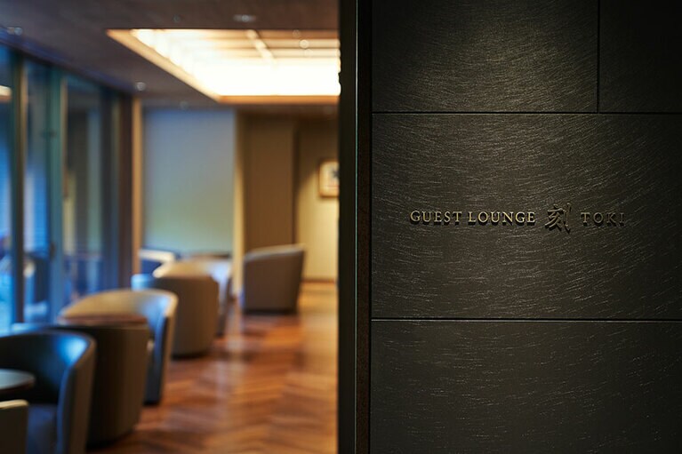 最上級の旅館リゾート「熱海・伊豆山 佳ら久」では大切な人と落ち着いたひとときを過ごすことができる。