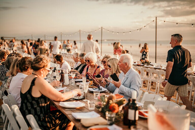 南洋真珠の世界的産地の街「ブルーム」で毎年開催される真珠まつり。2023年は8月26日～9月10日。