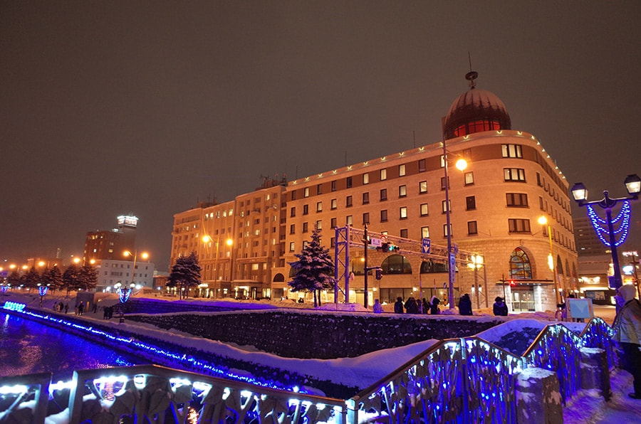 「ホテルノルド小樽」は、夜になると、運河のライトアップと相まって、さらにロマンチックに！