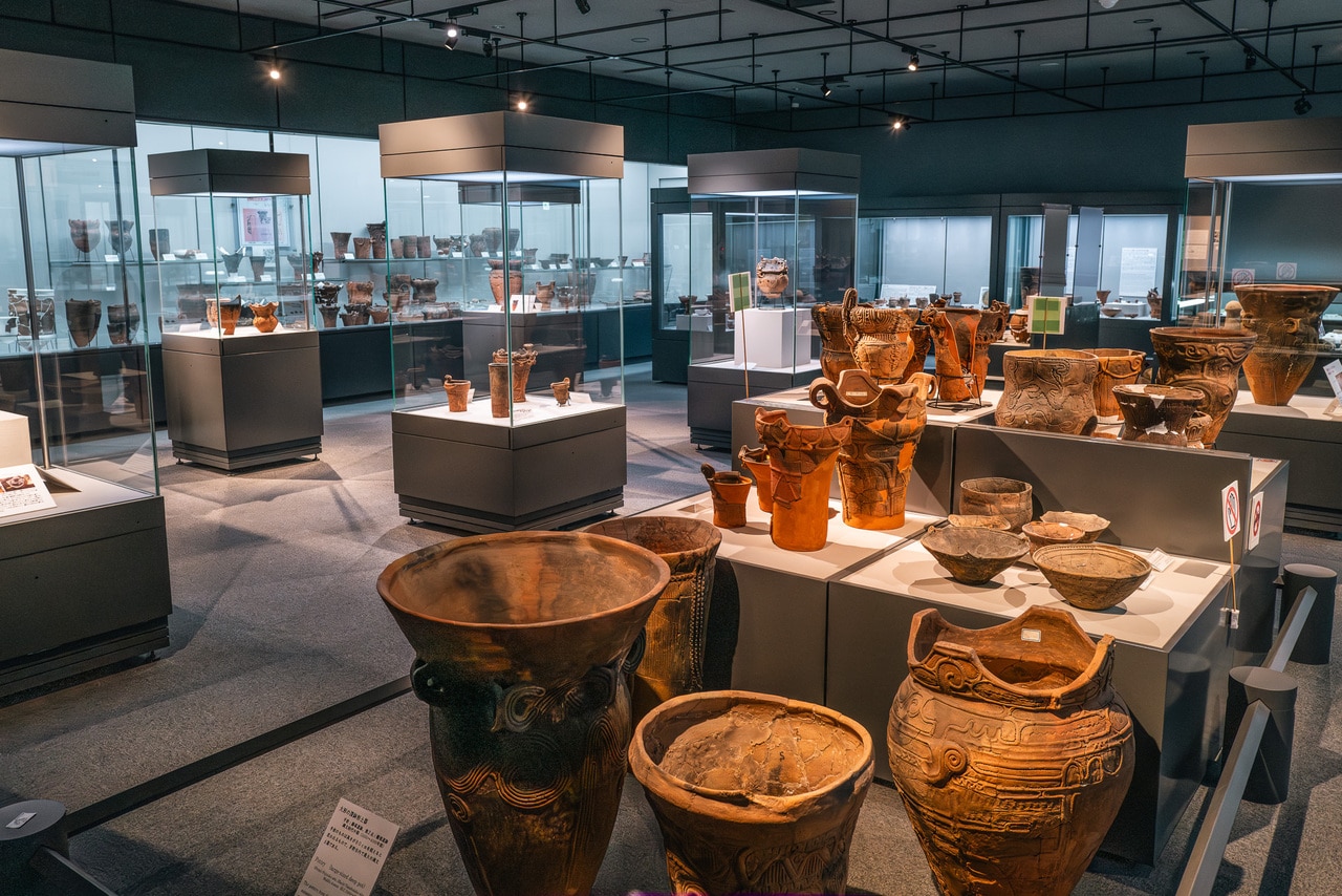 「茅野市尖石縄文考古館」。