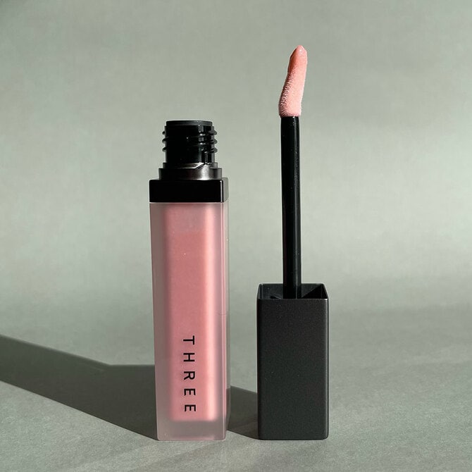 2ページ目)【2023春コスメ】THREEの限定品は まるで桜のように煌めく美