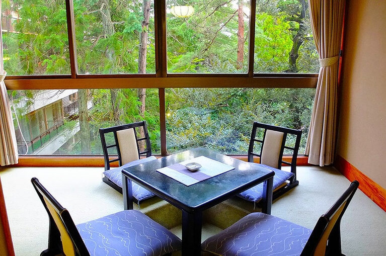 ［法師］館内は4つの棟からなり、今回泊まったのは、「秋の館」。