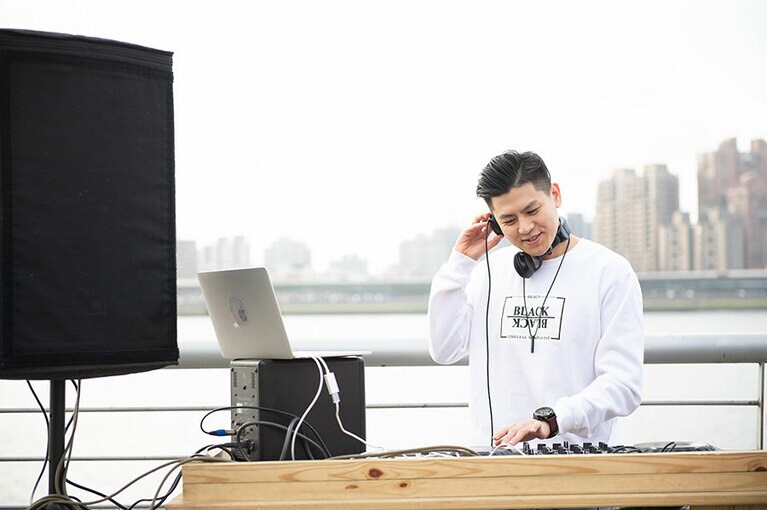 土日は音楽イベントなども開催。