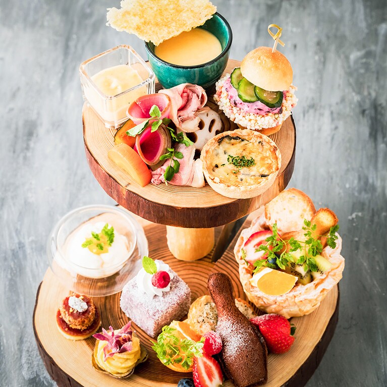 KIHARU de アフタヌーンティー「ウィンター デライト」1名分のイメージ。1名(フリードリンク込み) 4,500円(税・サ込)。2日前までの完全予約制。