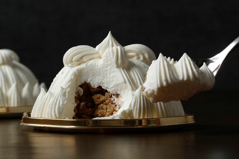 笠間産の新栗を使った プレミアムマロンシャンテリー 2,052円。