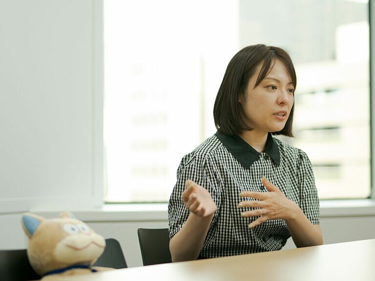 久野遥子監督。