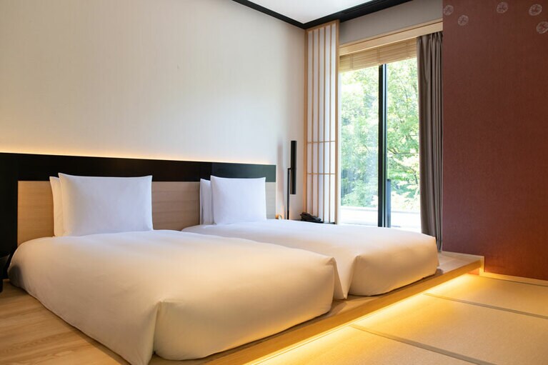 美しく整えられたベッドリネンは、肌触りも極上。