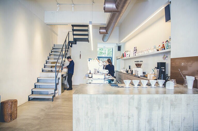 入り口を入るとすぐにスタイリッシュなドリップのコーナーが。