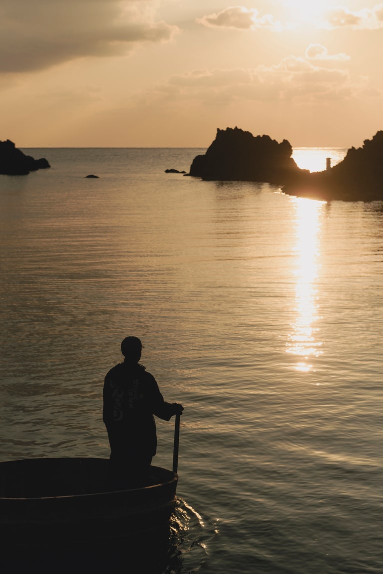 佐渡・宿根木に残る原風景に魅せられて。俳優・工藤阿須加さんと江戸時代にタイムスリップ【通いたくなる島、佐渡】