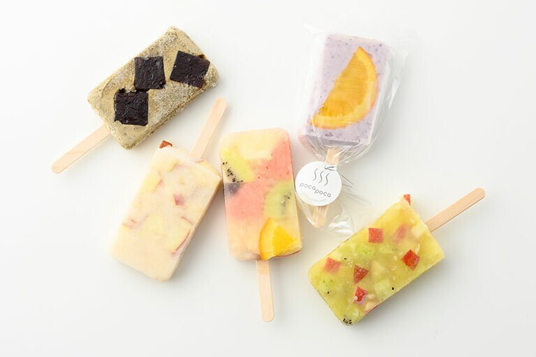 pocapoca 諸江の湯「pocapoca ice pop」左から：加賀棒茶＆能登大納言羊羹、糀＆りんご、フルーツミックス、オレンジin能登ブルーベリーヨーグルトデザートアイス、グリーン＆フルーツ 各540～560円／石川県
