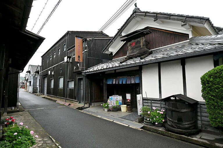 蔵を改装した直売店「天の蔵」。