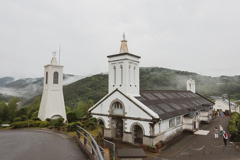 強風に耐えられるよう低く設計されている。