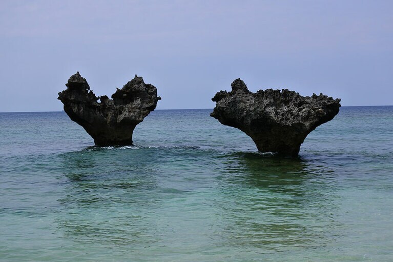 ティーヌ浜のハートロック。