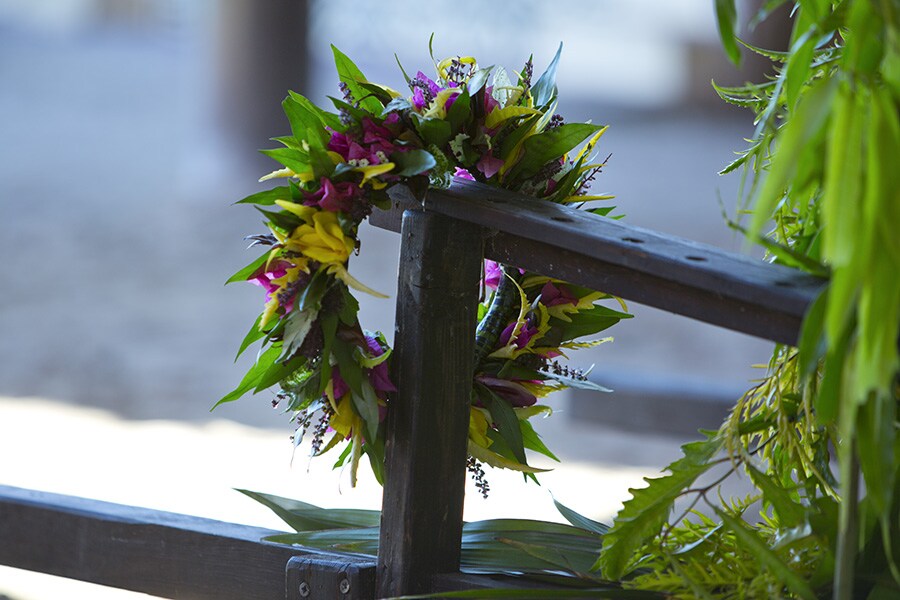 旅人たちを歓迎する花の首飾り「ファレレイ」。Photo: Tahiti Tourisme